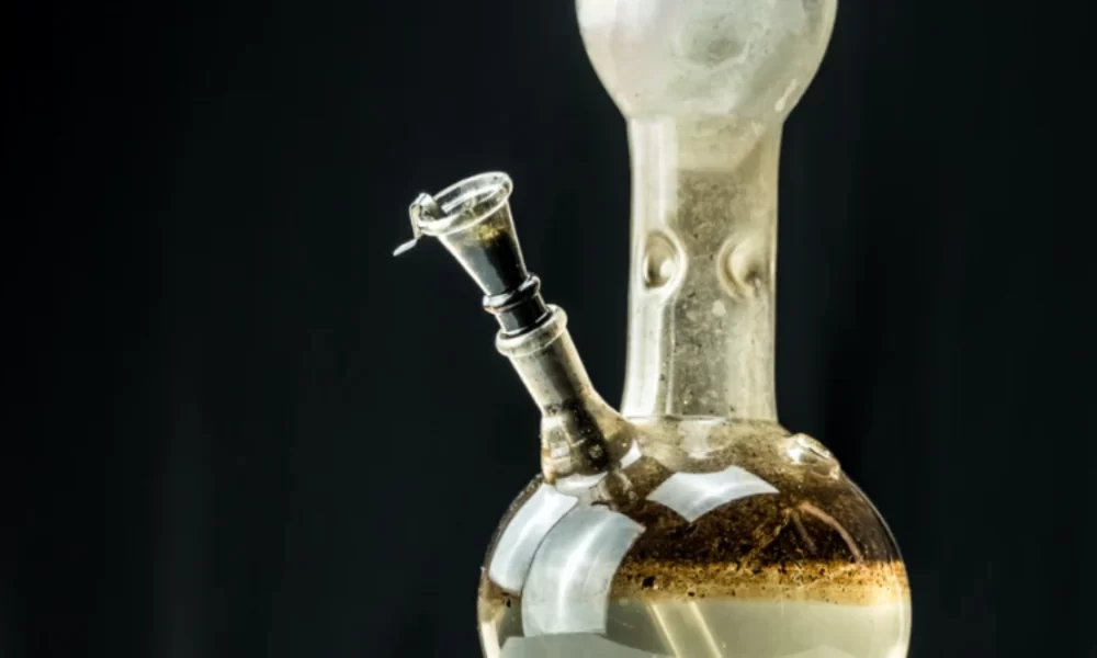 3 Reasons to Ensure That the Bong You Use to Consume Organic Material Is Clean At All Times